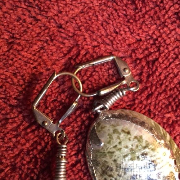 Sm abalone shell earrings - Picture 2 of 4